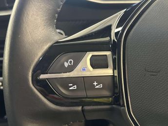 Peugeot E-2008 50kWh Allure Premium SUV 5dr Electric Auto (136 ps)