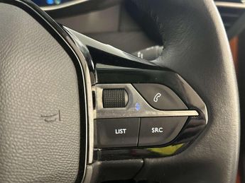 Peugeot E-2008 50kWh Allure Premium SUV 5dr Electric Auto (136 ps)