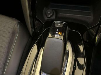 Peugeot E-2008 50kWh Allure Premium SUV 5dr Electric Auto (136 ps)