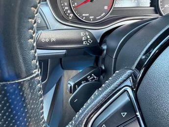 Audi A6 Avant 2.0 TDI ultra S line Estate 5dr Diesel S Tronic Euro 6 (s/s) (19