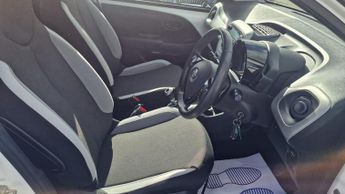 Toyota AYGO 1.0 VVT-i x-play x-shift Euro 5 5dr Euro 5