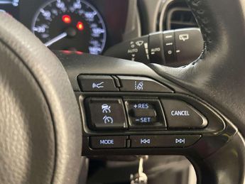 Toyota Yaris 1.5 VVT-h Icon Hatchback 5dr Petrol Hybrid E-CVT Euro 6 (s/s) (1