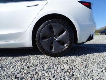 Tesla Model 3 Standard Range Plus Auto RWD 4dr