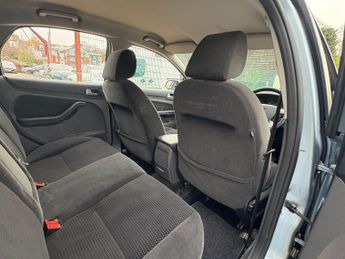 Ford Focus 1.6 Ghia 5dr