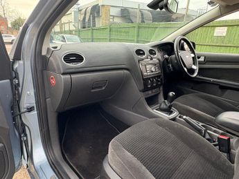 Ford Focus 1.6 Ghia 5dr