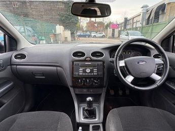 Ford Focus 1.6 Ghia 5dr