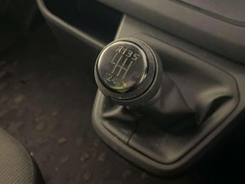 Renault Trafic 2.0 dCi Blue SL28 Business Panel Van 5dr Diesel Manual L1 H1 Eur