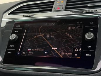 Volkswagen Tiguan 2.0 TDI Elegance DSG Euro 6 (s/s) 5dr