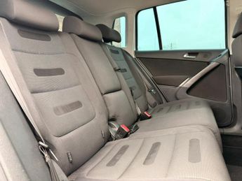 Volkswagen Tiguan 2.0 TDI Sport Auto 4WD Euro 4 5dr