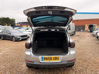 Volkswagen Tiguan 2.0 TDI Sport Auto 4WD Euro 4 5dr