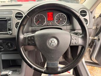 Volkswagen Tiguan 2.0 TDI Sport Auto 4WD Euro 4 5dr