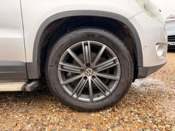 Volkswagen Tiguan 2.0 TDI Sport Auto 4WD Euro 4 5dr
