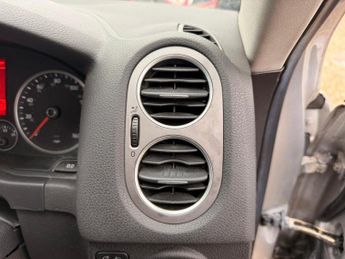 Volkswagen Tiguan 2.0 TDI Sport Auto 4WD Euro 4 5dr