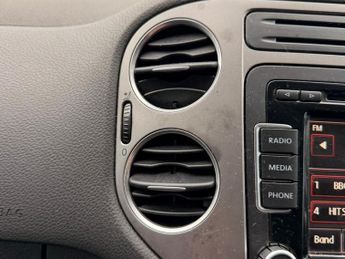 Volkswagen Tiguan 2.0 TDI Sport Auto 4WD Euro 4 5dr