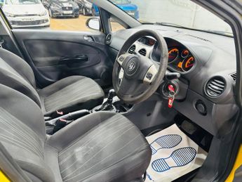 Vauxhall Corsa 1.4i 16v Club 5dr