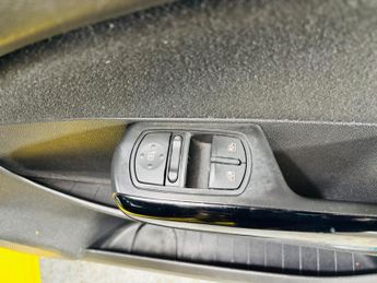 Vauxhall Corsa 1.4i 16v Club 5dr