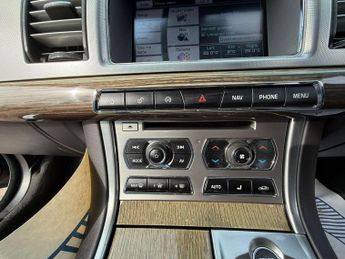 Jaguar XF 2.2d Premium Luxury Auto Euro 5 (s/s) 4dr