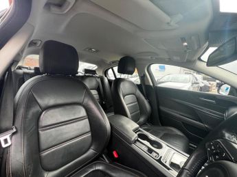 Jaguar XE 2.0d Prestige Auto Euro 6 (s/s) 4dr