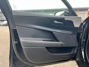 Jaguar XE 2.0d Prestige Auto Euro 6 (s/s) 4dr