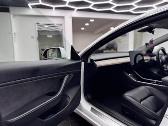 Tesla Model 3 Standard Range Plus Auto RWD 4dr