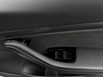 Tesla Model 3 Standard Range Plus Auto RWD 4dr