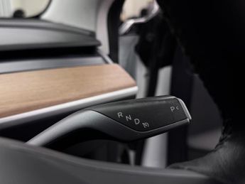 Tesla Model 3 Standard Range Plus Auto RWD 4dr