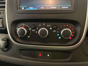 Renault Trafic 2.0 dCi ENERGY 30 Sport Nav Minibus Double Cab 5dr Diesel EDC LW