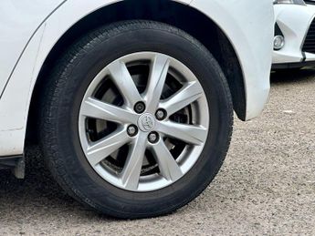 Toyota Yaris 1.5 VVT-h T4 CVT Euro 5 5dr