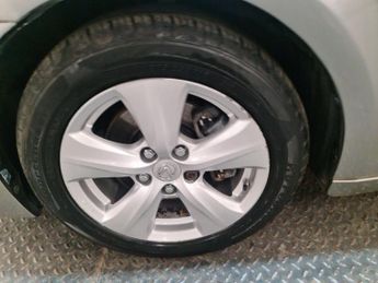 Lexus IS 2.5 300h SE E-CVT Euro 5 (s/s) 4dr