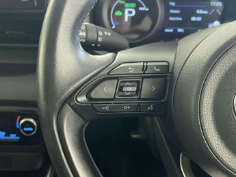 Toyota Yaris 1.5 VVT-h Design Hatchback 5dr Petrol Hybrid E-CVT Euro 6 (s/s) 