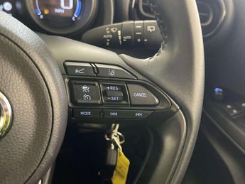 Toyota Yaris 1.5 VVT-h Design Hatchback 5dr Petrol Hybrid E-CVT Euro 6 (s/s) 