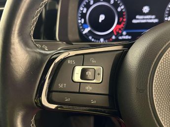 Volkswagen Golf 2.0 TSI R Hatchback 5dr Petrol DSG 4Motion Euro 6 (s/s) (300 ps)