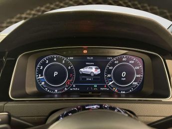 Volkswagen Golf 2.0 TSI R Hatchback 5dr Petrol DSG 4Motion Euro 6 (s/s) (300 ps)