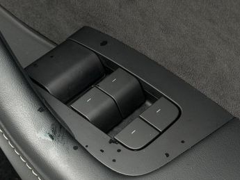 Tesla Model Y (Dual Motor) Performance Auto 4WDE 5dr