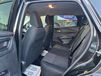 Nissan Qashqai 1.3 DIG-T MHEV N-Connecta XTRON Euro 6 (s/s) 5dr