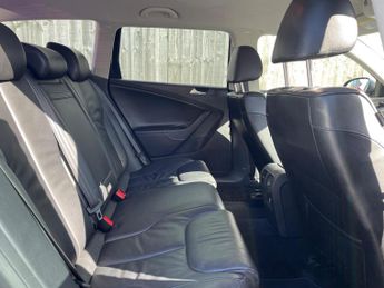 Volkswagen Passat 2.0 TDI BlueMotion Tech Highline Euro 5 (s/s) 5dr