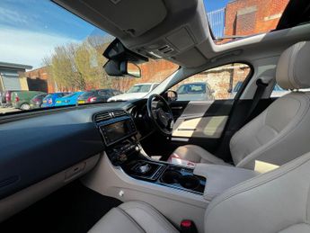 Jaguar XE 2.0d Prestige Auto Euro 6 (s/s) 4dr