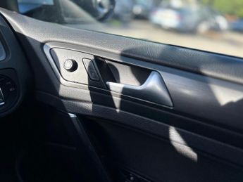 Volkswagen Golf 1.6 TDI BlueMotion Tech SE DSG Euro 5 (s/s) 5dr