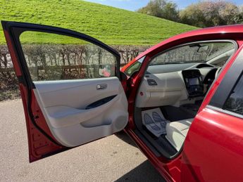 Nissan Leaf 24kWh Auto 5dr