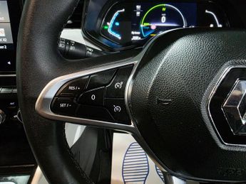 Renault Clio 1.6 E-TECH Techno Auto Euro 6 (s/s) 5dr