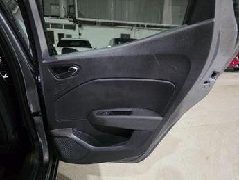 Renault Clio 1.6 E-TECH Techno Auto Euro 6 (s/s) 5dr