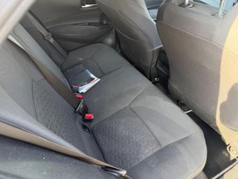 Toyota Corolla 1.8 VVT-h Design CVT Euro 6 (s/s) 5dr