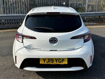 Toyota Corolla 1.8 VVT-h Design CVT Euro 6 (s/s) 5dr