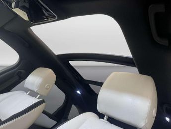 Land Rover Range Rover Velar 2.0 D240 R-Dynamic SE SUV 5dr Diesel Auto 4WD Euro 6 (s/s) (240 