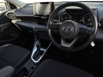 Toyota Yaris 1.5 VVT-h Design Hatchback 5dr Petrol Hybrid E-CVT Euro 6 (s/s) 