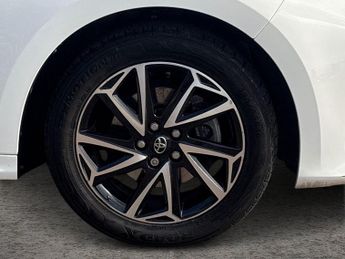 Toyota Yaris 1.5 VVT-h Design Hatchback 5dr Petrol Hybrid E-CVT Euro 6 (s/s) 