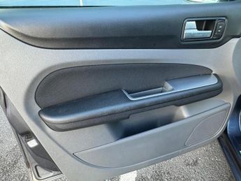 Ford Focus 1.6 Zetec 5dr