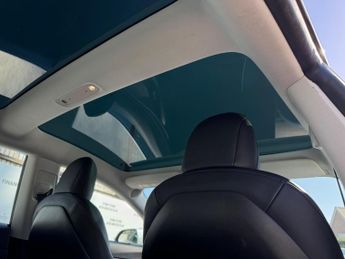 Tesla Model 3 Standard Range Plus Auto RWD 4dr