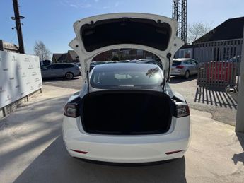 Tesla Model 3 Standard Range Plus Auto RWD 4dr