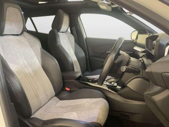 Peugeot E-2008 50kWh GT Premium SUV 5dr Electric Auto (136 ps)